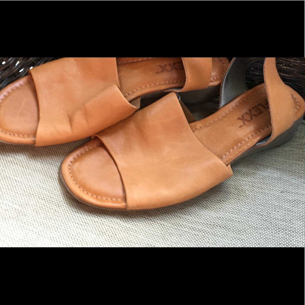 Sandal